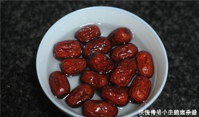 这粥我每天都会喝一碗，气血双补，皮肤越来越红润，不变黄脸婆