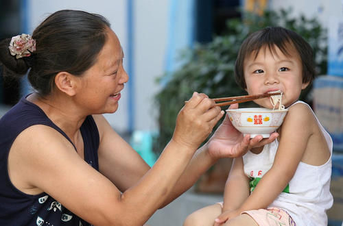 医生|5岁男孩硬被喂成“脾衰竭”,医生家长的这3种好心,是在害娃