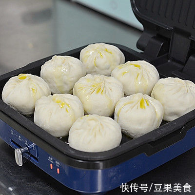 学会在家做南瓜虾皮包子两吃，再也不用出门买了