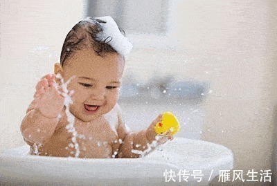 沐浴|宝宝出生这么久了,但是洗澡的正确姿势,你知道吗