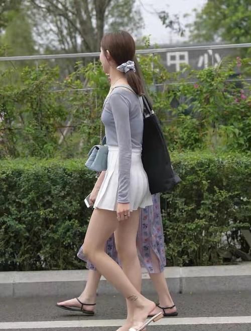 百褶裙 穿着优雅的百褶裙,让人羡慕的好身材,优雅气质