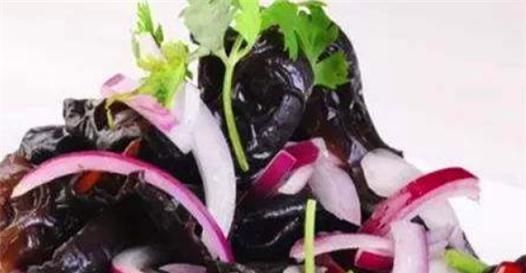 酒店厨师长透漏凉拌木耳小技巧,调汁才是关键,很多人都做错了