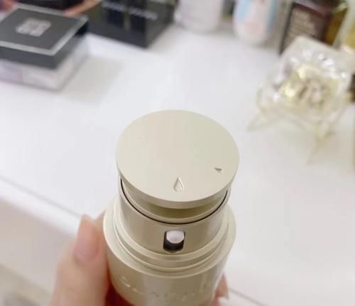 适合30岁女人的精华没几款，小棕瓶是其一，用对了皮肤都不会太差