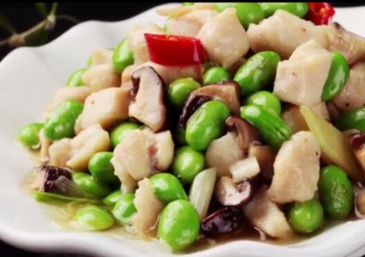 一道简单的家常小炒素鸡,清甜咸香,低脂低量,营养非常丰富