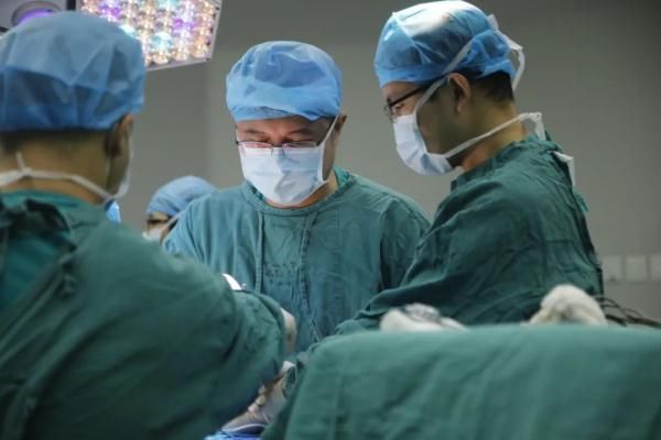 脊柱侧弯|双肩不一样高?当心是它在作怪