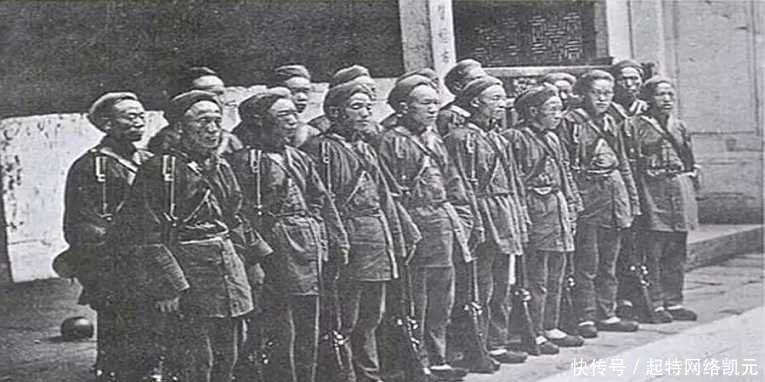 无奈|慈禧一个小动作让曾国藩寒了心,无奈解散了湘军,清朝焉能不亡?