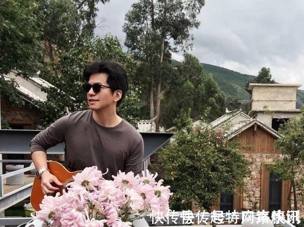 李健妻子罕見曝光, 不僅是清華博士還被星探搭訕