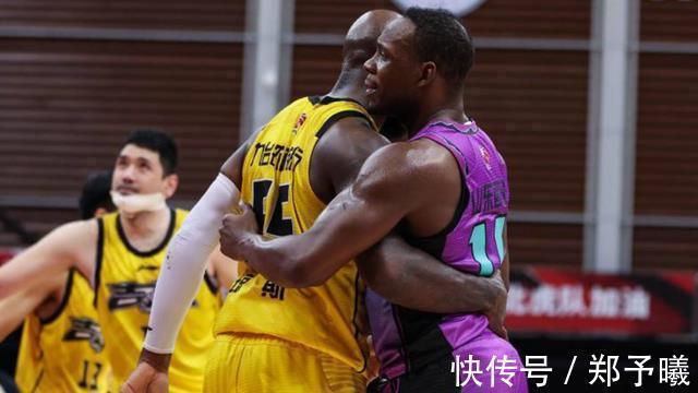 中国男篮|CBA消息!国际篮联称赞周琦和郭艾伦,哈德森回归,周琦伤无大碍