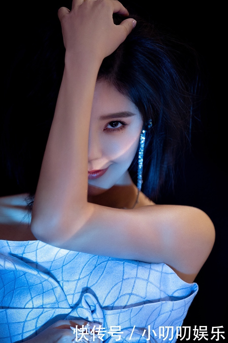 同年4月,由赵奕欢参演的《繁星四月》开播.