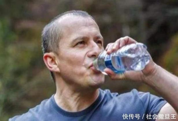  告诉|喝水就有小便，并且尿量多，是不是肾脏出现了问题医生告诉你