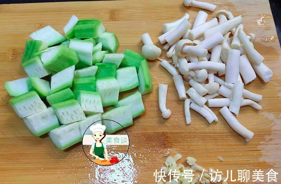 实惠|入秋后,这两样素菜一起炒,不放肉也很鲜甜,营养实惠,儿子爱吃