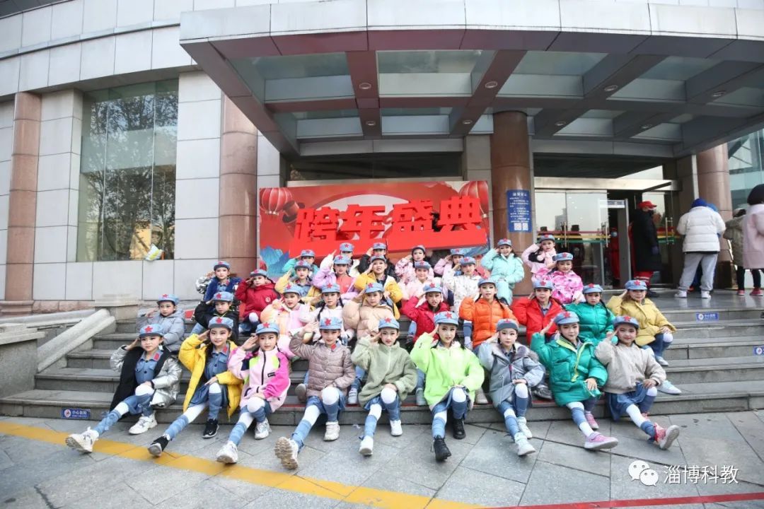 大幕拉開！2022跨年盛典開啟錄制！一起為孩子們加油！