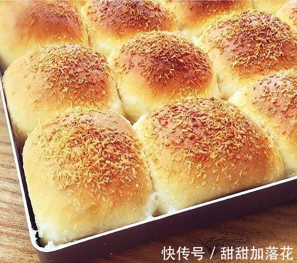 椰香浓郁的奶香椰蓉小面包,零失败简单又快手,好吃到停不下来!