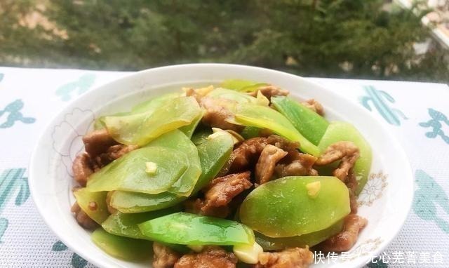 生菜可以直接凉拌,也可以炒肉片,味道咸香,味道酥脆