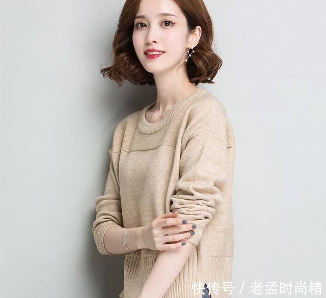 驼色|一件浅咖啡色接近驼色的宽松羊毛衫搭配什么颜色的裤子或是裙子?