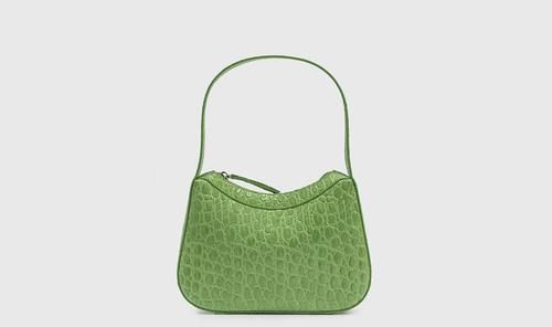 腋下包热潮还未灭，让整体造型变得有亮点！