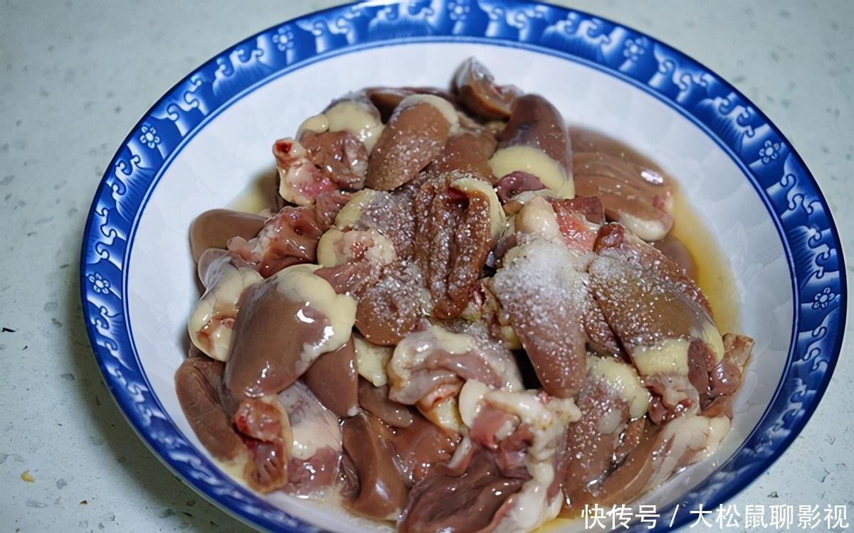 宅在家炒了此菜,家人都是好吃,味道鲜美,一会就抢光了