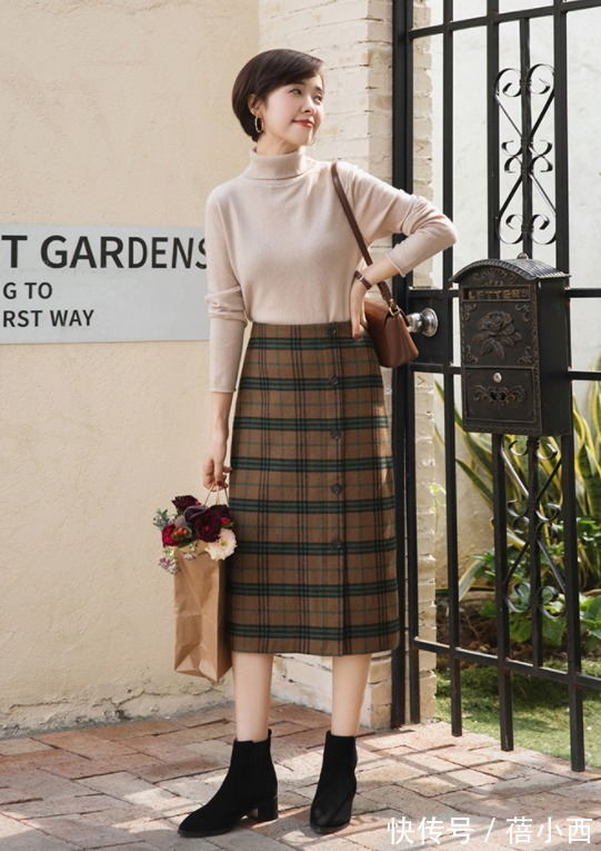 针织衫 中年女性多备这3条半身裙,搭配衬衫、针织衫、西装,都显高显瘦
