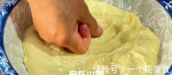 早餐别总出去吃了，教你10分钟做油饼，不揉面不擀面，比油条好吃！