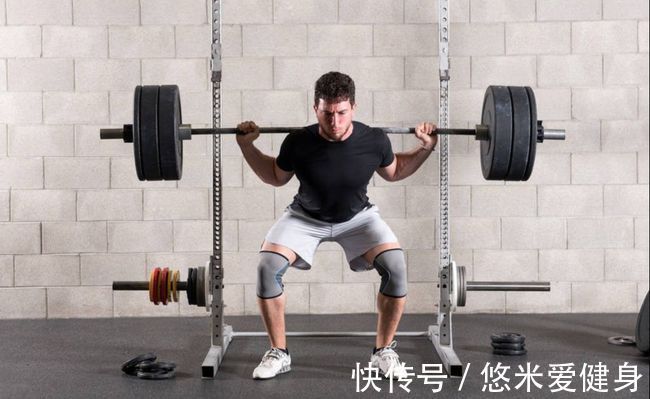杠铃|想要提升杠铃深蹲的重量,掌握这4个方法,快速增加下蹲幅度