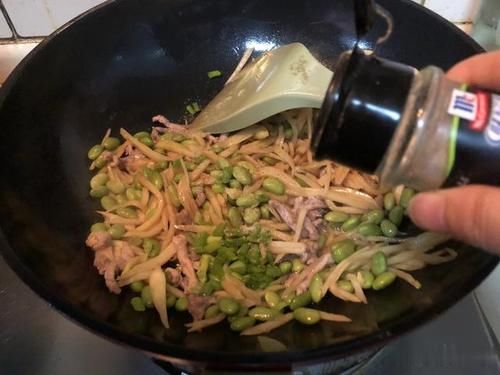 炒前|这道家常小菜,荤素搭配、营养美味,炒前多加这一步,吃得更健康