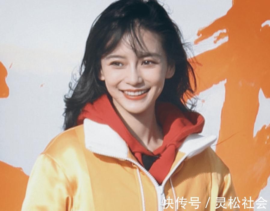 李一桐杨颖同框《跑男》,看清两人的站姿,谁是女汉子很显然