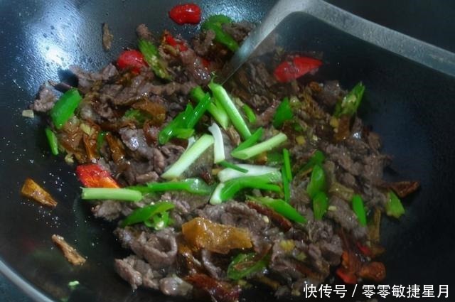 炒炒|茶油白椒牛肉 牛肉和它搭配,又嫩又入味,随便炒炒都好吃!