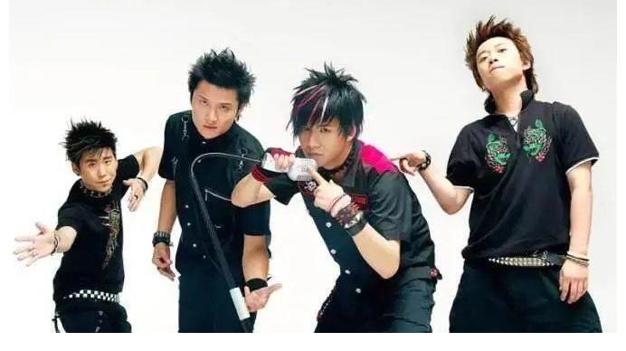 不装清高，就是爱钱不行吗？