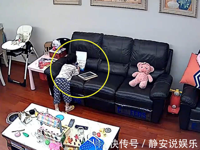 妈妈|妈妈出差后太想女儿，就打开家中监控，接下来的画面妈妈泪目