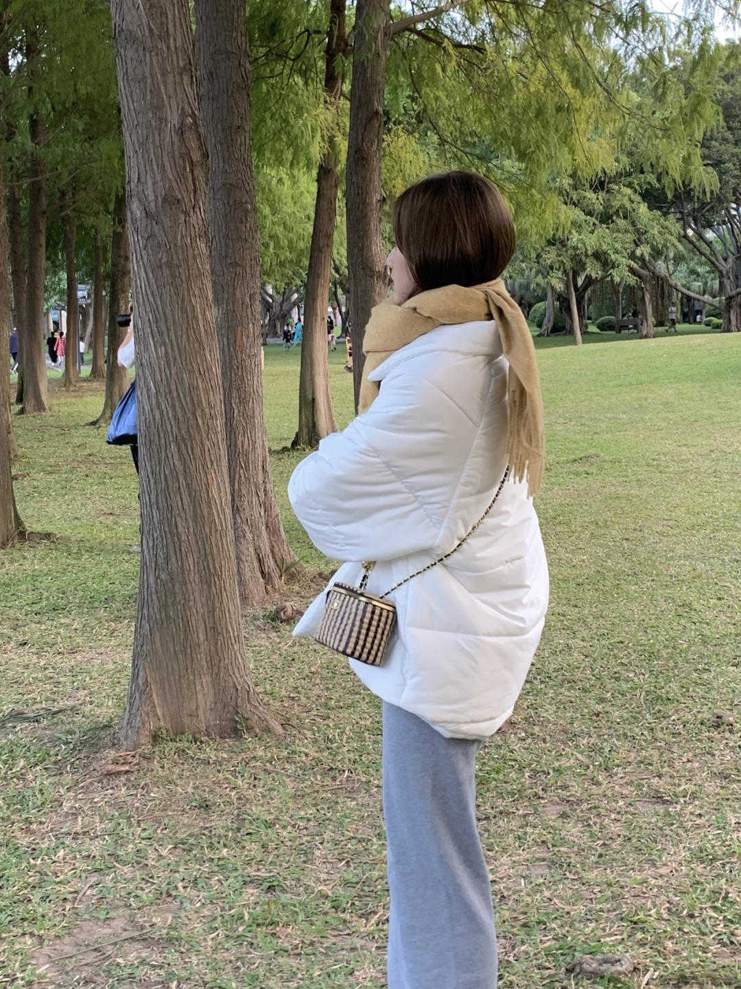 休闲裤|天冷了,羽绒服还是少不了,瞧下面潮人这样来穿,显瘦洋气又好看