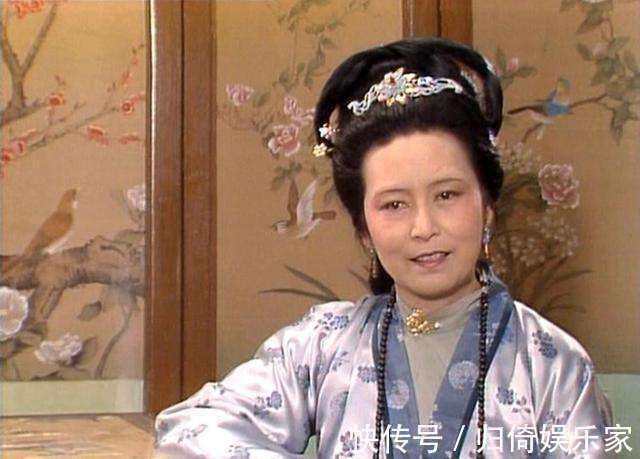 一举动#贾探春远嫁成为王妃,她比惨死的元春还要可悲,七个字说出答案