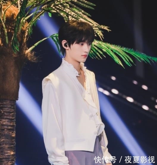 《快本》開啟連續(xù)3天錄制,快樂家族五人回歸,他卻不再參與錄制