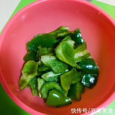 用这个技巧做满足你的胃—酸汁土豆片，味道好吃极了