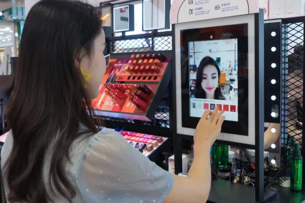 消费者|从虚拟试妆到虚拟店铺，“虚拟体验”能否解决线上购物痛点？