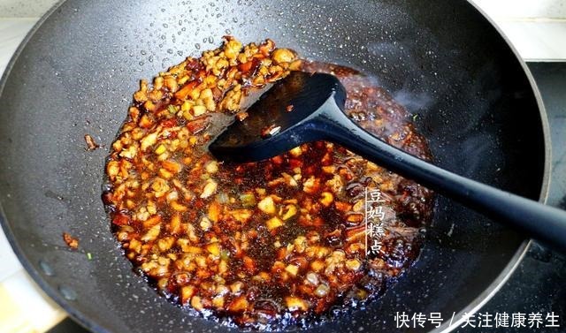 冷天,豆腐和鸡蛋一起蒸,简单又营养,孩子连吃2碗米饭