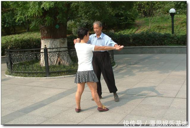 医生告诫：进入老年后，4种运动已经不适合做了，不要逞强