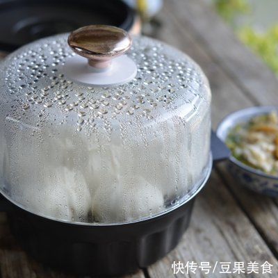 鲜嫩多汁的白菜猪肉包一次你能吃几个