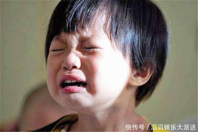 妈妈|“没文化真可怕”,妈妈朋友圈晒孩子奖状被提醒,连忙羞愧删除