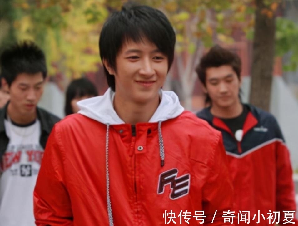 乐华上下断层严重?王一博将担任央视导师,16岁艺人却忙着谈恋爱