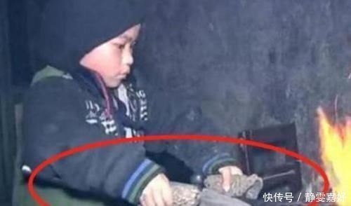 13岁男孩已是5个孩子的“爸”,常躲树下偷偷哭,原因让人心酸