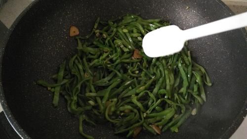 蔬菜中的补钙冠军，钙是虾肉3倍，比牛奶好吸收，冬天多给孩子吃