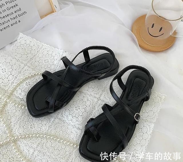 脚背 是时候穿凉鞋了!今年流行这几款,清凉显脚小!