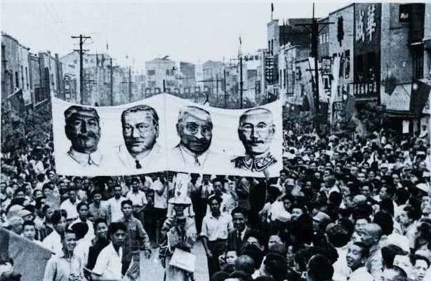 投降|盘点1945年日本投降时，世界人民如何表达胜利的喜悦