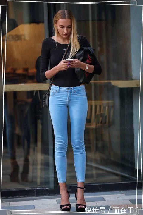 女人味 牛仔裤百搭不挑人,给人很清新的感觉,美女穿上性感又有女人味