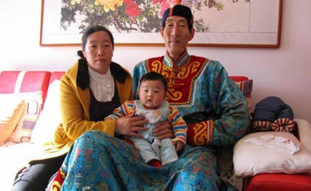 遗传性|“中国第一巨人”56岁娶妻,不顾医生劝阻生娃,现在孩子怎么样