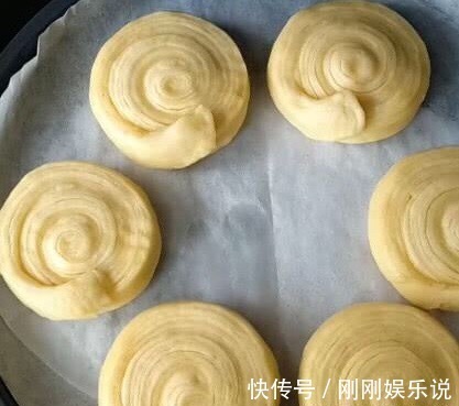 面食新吃法，隔三差五做一次，松软香甜，特美味，吃3次还嫌不够