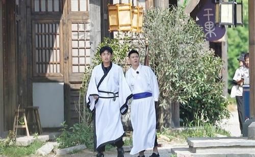 李雪琴|《德云斗笑社》抢先看，郭麒麟李雪琴参与录制，周九良惨坐冷板凳