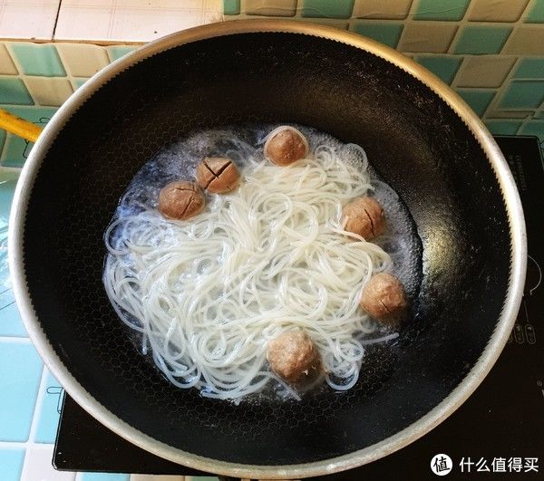 天冷，就爱这热乎乎的一锅，有肉有菜也有汤，好吃简单，过瘾极了