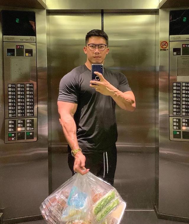 强壮|最帅肌肉和尚,还拥有一身强壮的肌肉,让人羡慕不已!