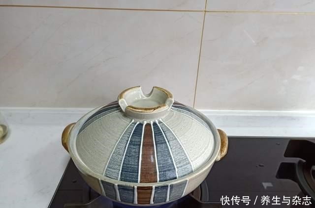 老公带小姑娘回家吃饭,我做了一桌菜招待,她惊讶的“三观”尽碎!